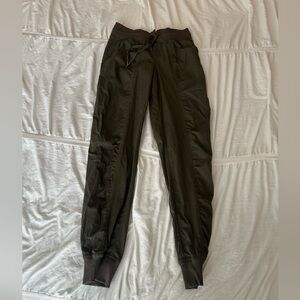 Lululemon Dance Studio Mid-Rise 7/8 Jogger